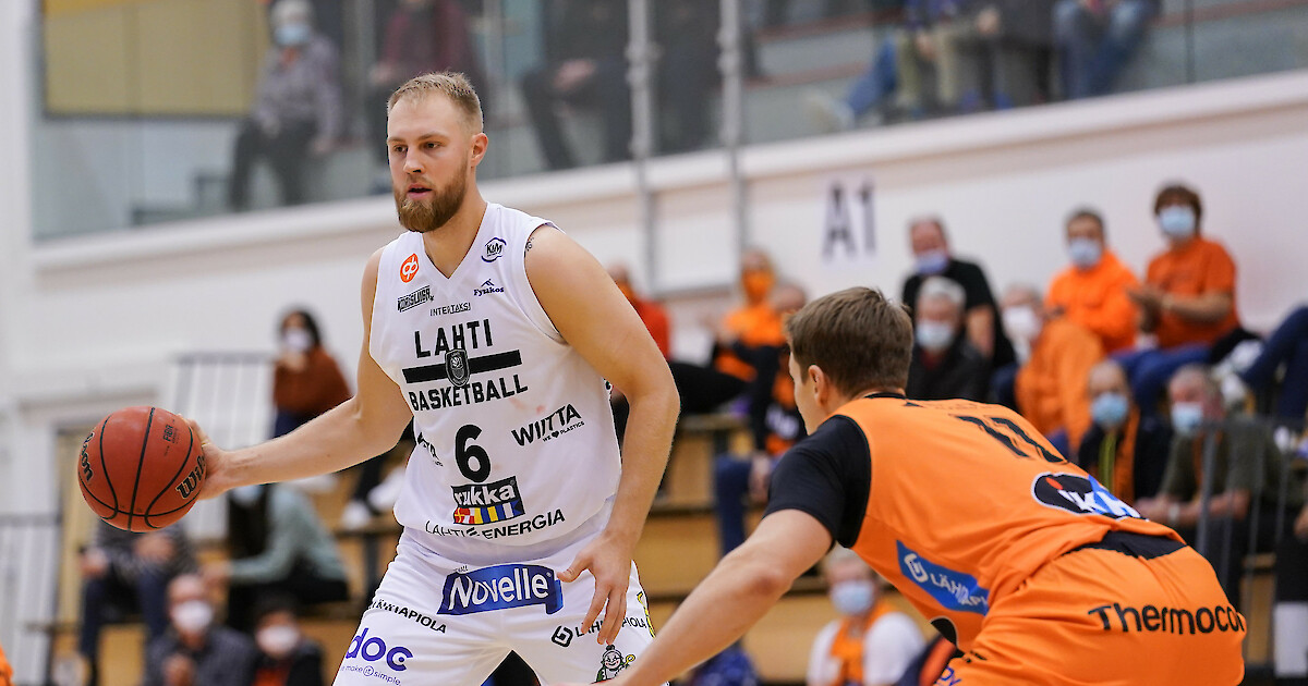 Tuomme parketille koko ajan tuoretta jalkaa” – Lahti Basketball jatkaa  siitä, mihin viimeksi jäi