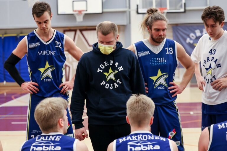 Bisons, ToPo ja JBA tasoittivat Divisioona A:n puolivälierissä