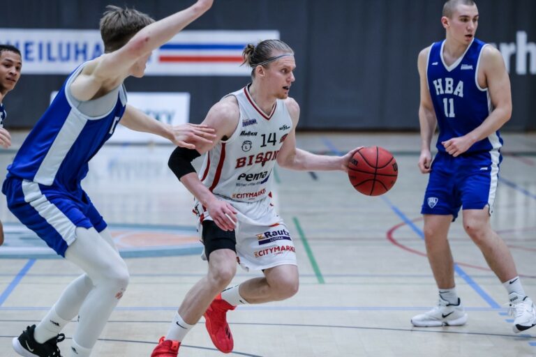 Bisons karkasi kolmannella neljänneksellä Divisioona A:n toisessa loppuottelussa
