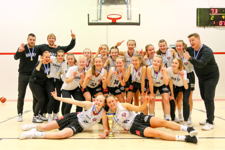 Robert Petersen Cup: Helsingin NMKY ja Honka juhlivat 15-vuotiaiden SM-kultaa