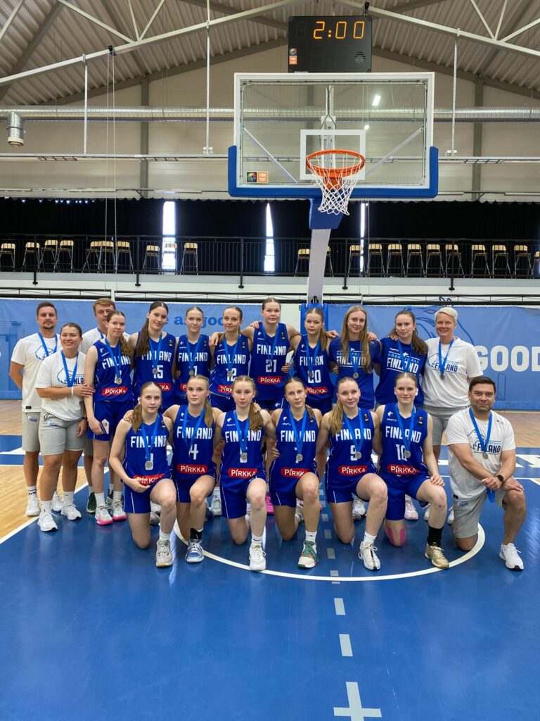 15-vuotiaiden Nordic Open -turnaus saatiin pakettiin – tytöille hopeaa, pojille neljäs sija