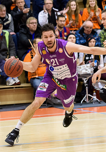 Honka ja Lahti Basketball hakivat vierasvoitot välierissä