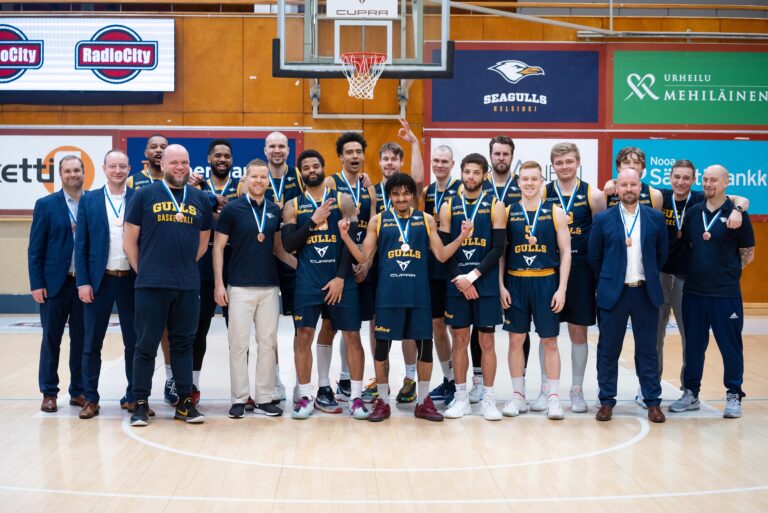 Seagullsille Korisliiga-pronssia – tahtipuikkoa heilutti kotimainen veteraaniosasto