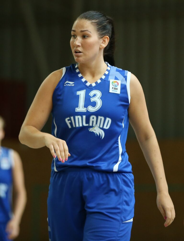 Naarassusien Annika Holopainen Eurocup-joukkue Wasserburgiin