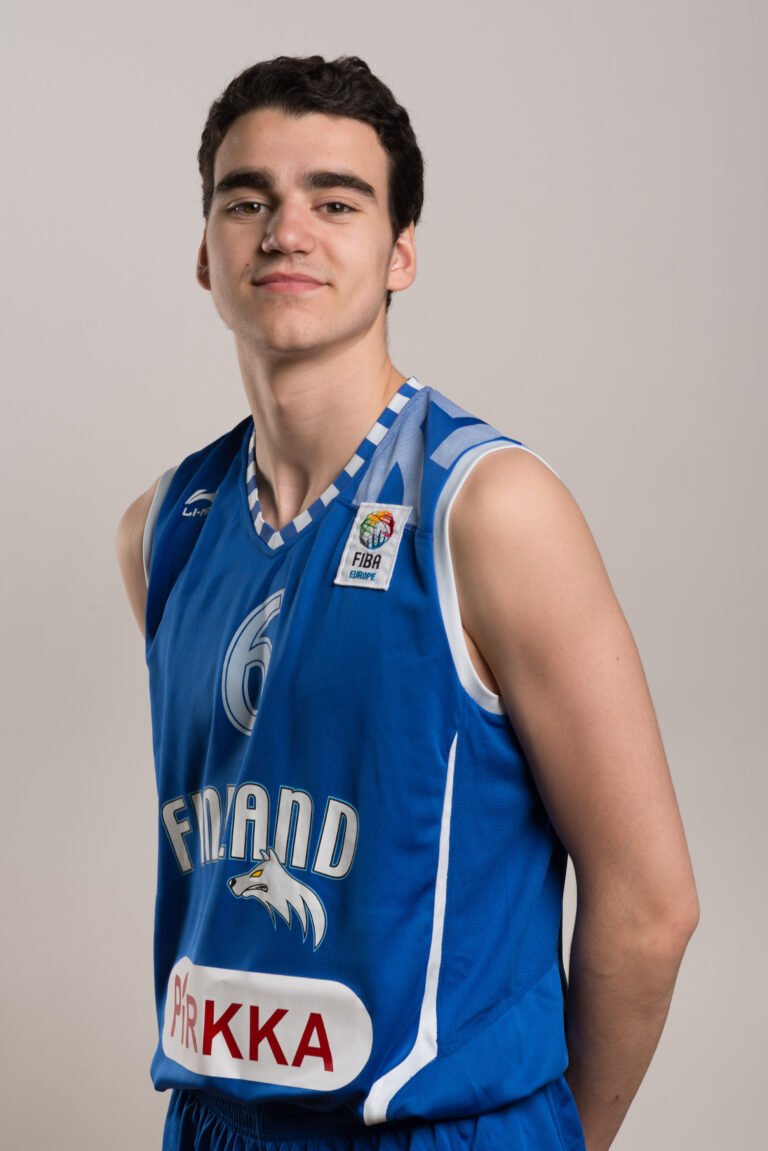 Markkanen ja Maxhuni hirmuvedossa, 18-vuotiaat pojat kukistivat Ukrainan