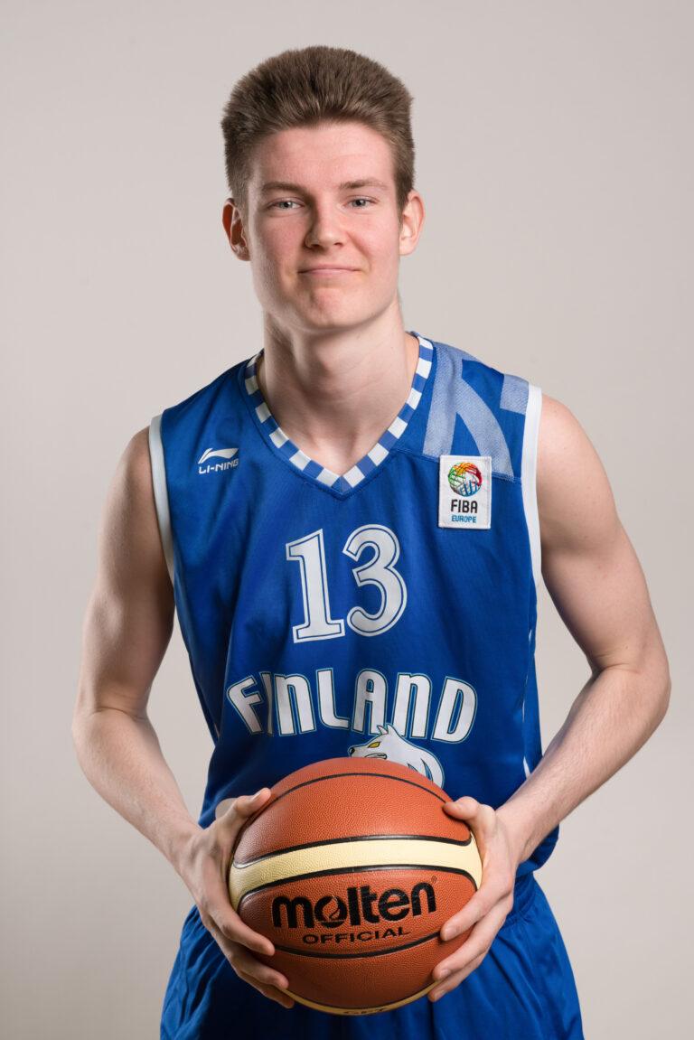 18-vuotiaille pojille kotitappio Puolasta