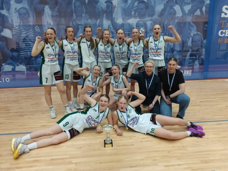 14-vuotiaiden Suomen mestaruudet tytöissä Hyvinkään Pontevalle ja pojissa HNMKY/1:lle