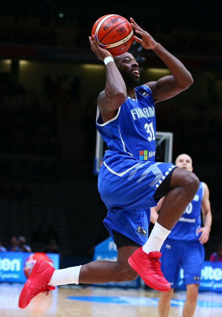 Wilson jälleen vedossa, Herbertin Skyliners välieriin