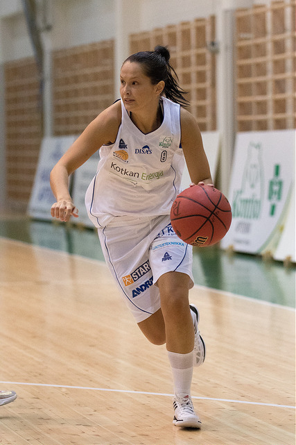 Laura Lehtoranta ja Peli-Karhut jatkosopimukseen