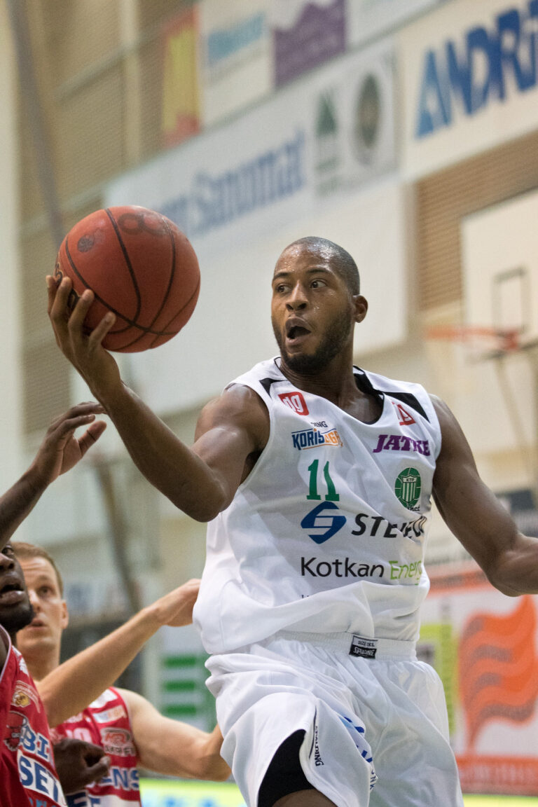 Korisliiga-konkari Sefton Barrett liittyy BC Nokian rivistöön