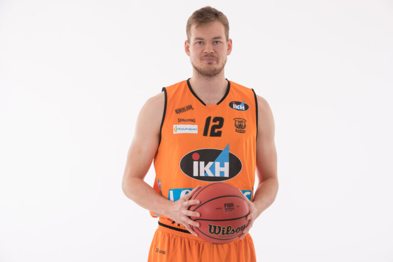 Samuli Vanttaja siirtyy Karhu Basketista Katajaan