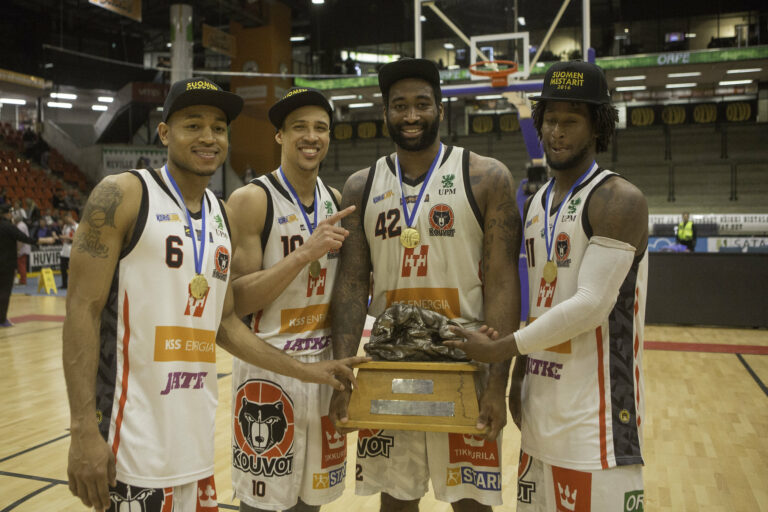 Thomas Gipson III ja Kouvot jatkosopimukseen