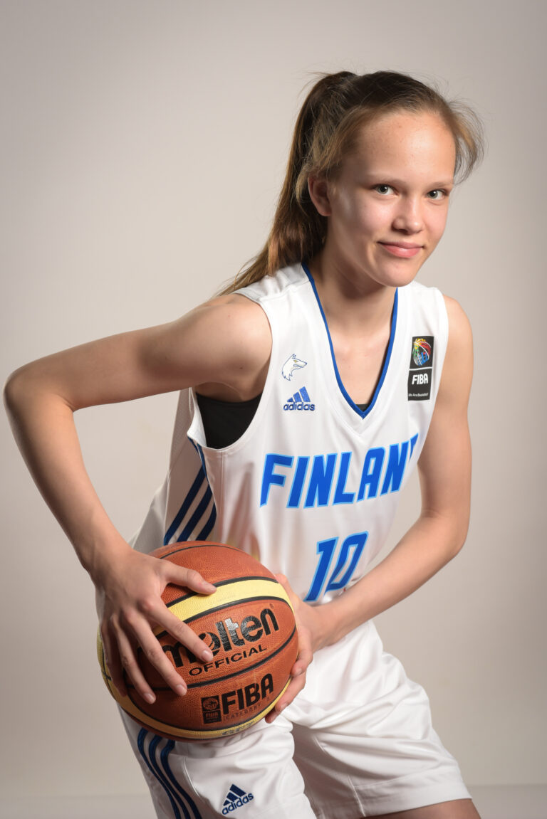 Suomen 16- ja 18-vuotiaat tytöt ylivoimaisiin voittoihin Virosta