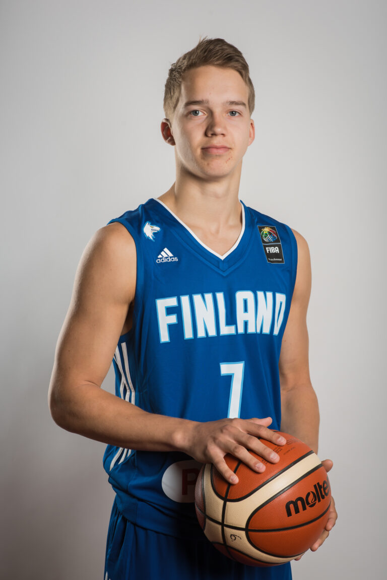 Suomen 20-vuotiaat miehet taipuivat Islannille Reykjavikissa