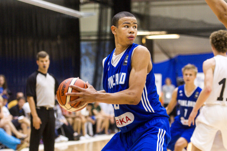 Olivier Nkamhoua Tennesseen huippuyliopistoon