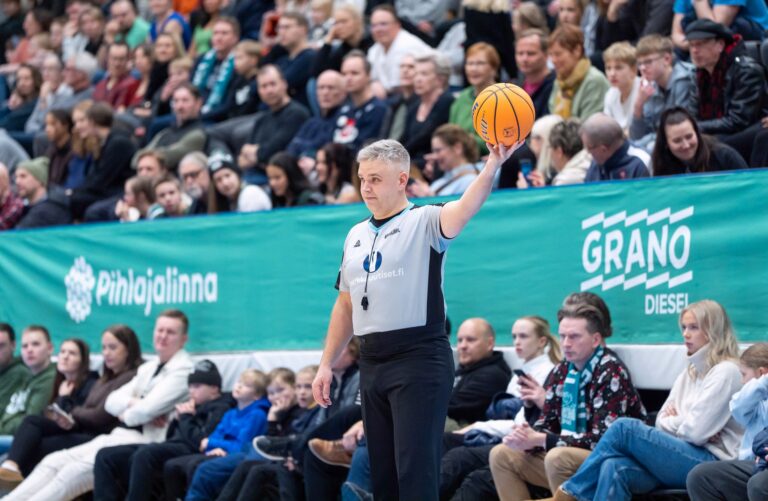 Mopoautokolmikosta Korisliiga-konkariksi – 439 Korisliiga-ottelua viheltänyt Jaakko Kaunisto päätti uransa