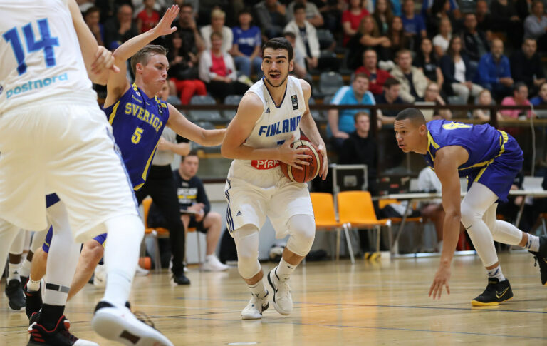Maxhuni, Murphy ja Gustavson vedossa miesten NCAA-parketeilla