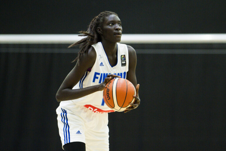 Awak Kuier ja Thomas Exaucia Basketball Without Borders -leirille