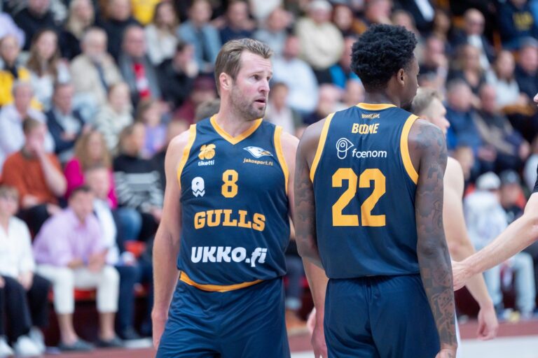 Timo Heinonen 4000 levypallon rajapyykkiin