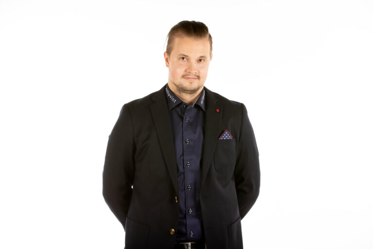 Teemu Turunen Kataja Basketin apuvalmentajaksi