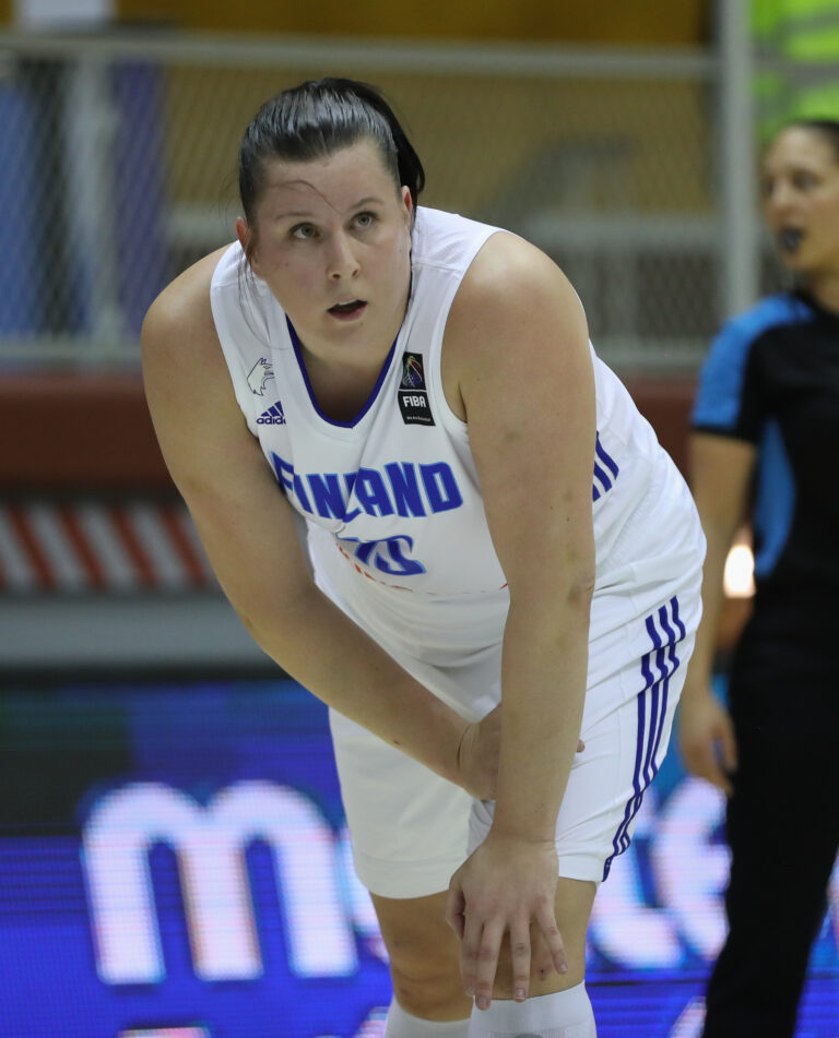 Minna Stenin Avenir Basket jatkaa voittokulkuaan, Vilma Kesäsellä voitokas paluu