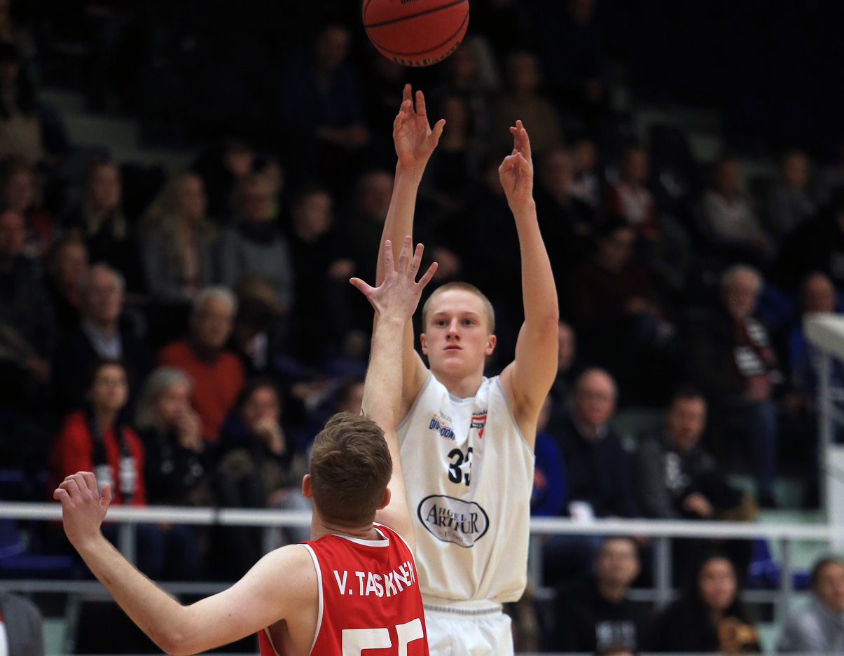 Max Besselink tulee ensi kaudella debytoimaan Korisliigassa. Kuva: Harri Vallila