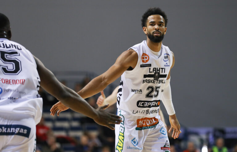 Kutkuttava avausvälierä päättyi Lahti Basketballin voittoon