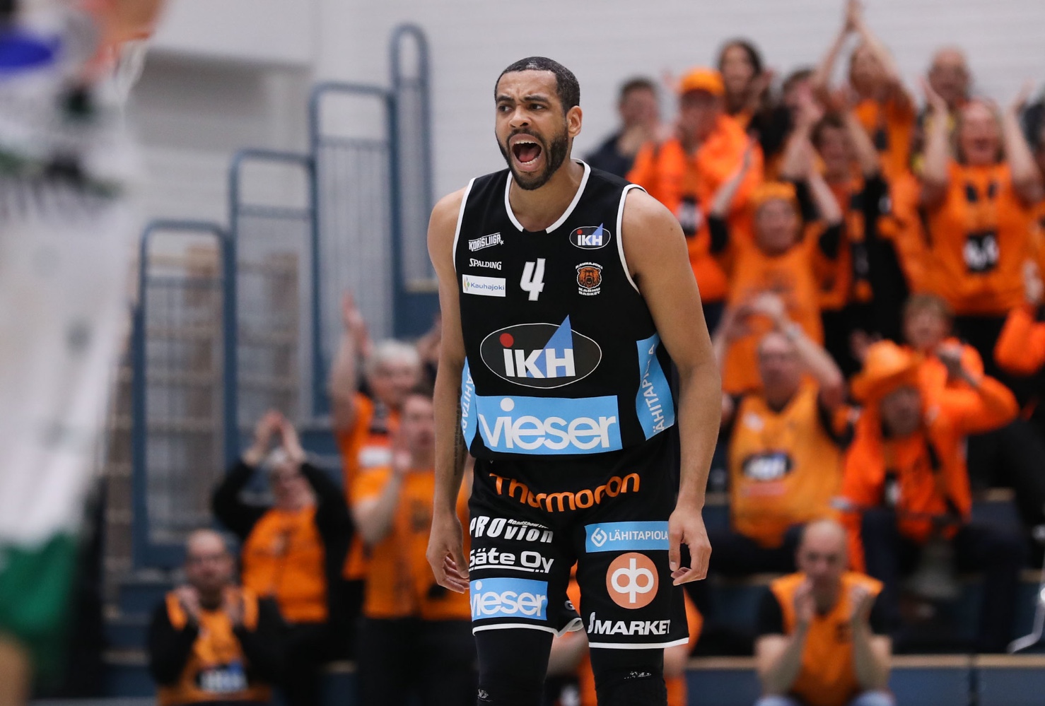 Rene Rougeaun molemmat Suomessa pelatut kaudet ovat päättyneet Suomen mestaruuteen. Kuva: Ville Vuorinen/Korisliiga