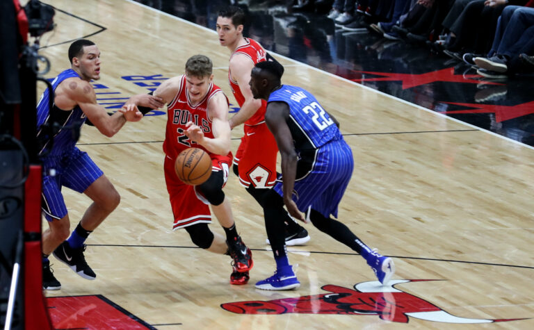 Bulls hävisi Spursille Vucevicin debyytissä, Markkanen 10 pistettä