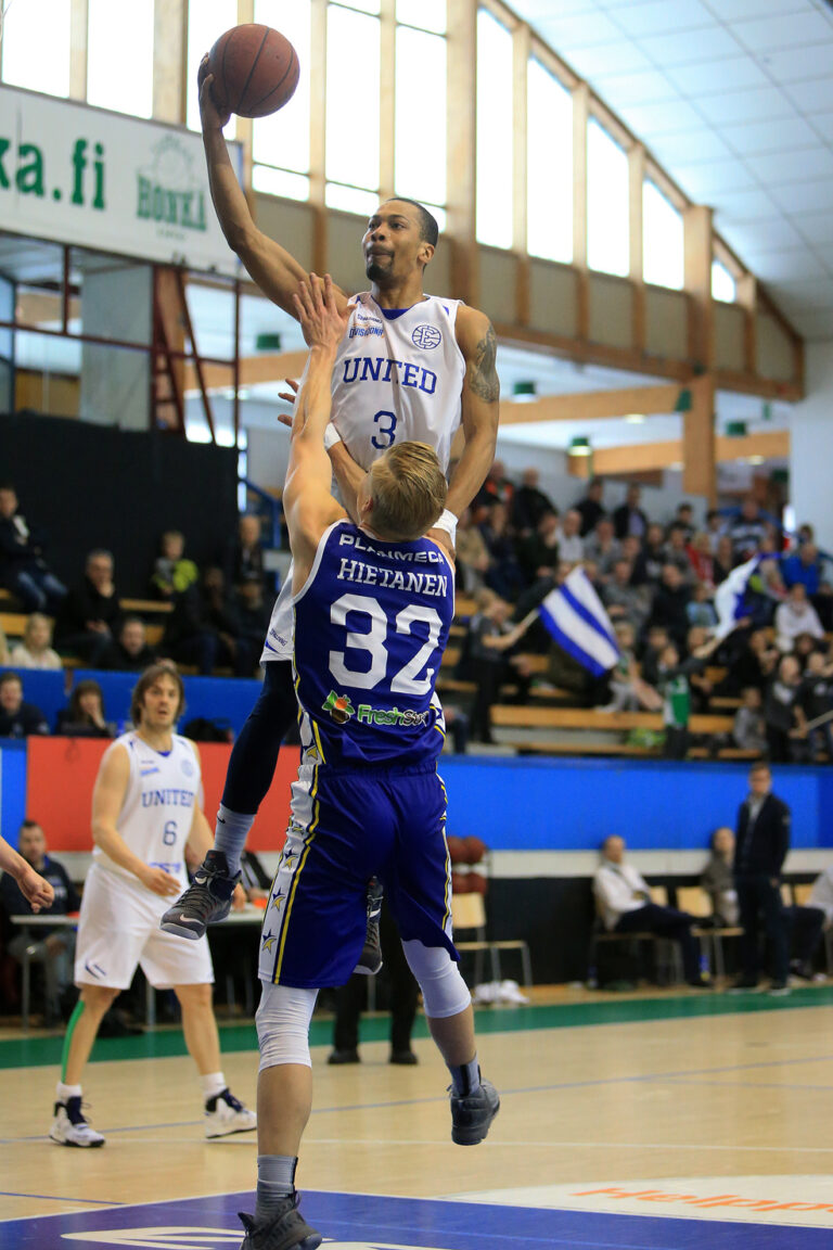 Lahti Basketball ja Espoo United aloittavat taistelun korisliigapaikasta
