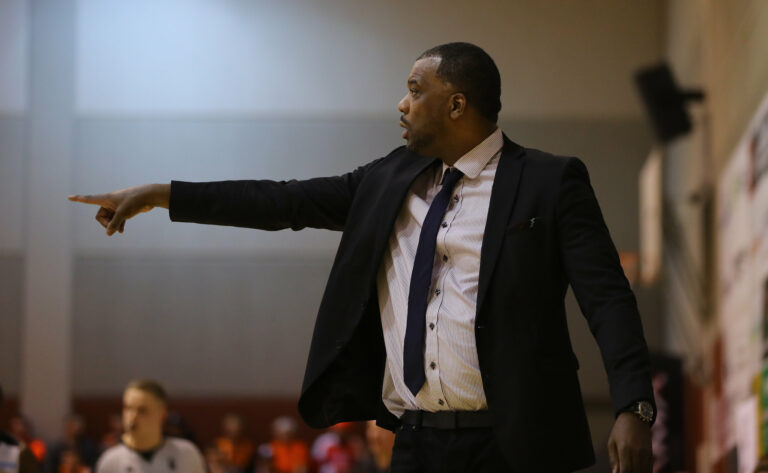 Damion Dantzler palaa Ura Basketin päävalmentajaksi – Airenne jatkaa, Tuomala uutena kasvona