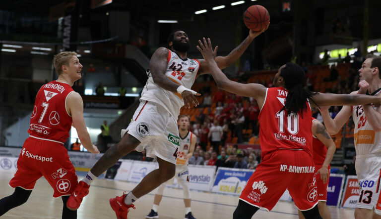 Kova comeback-uutinen Korisliigassa: Thomas Gipson III palaa Kouvoihin