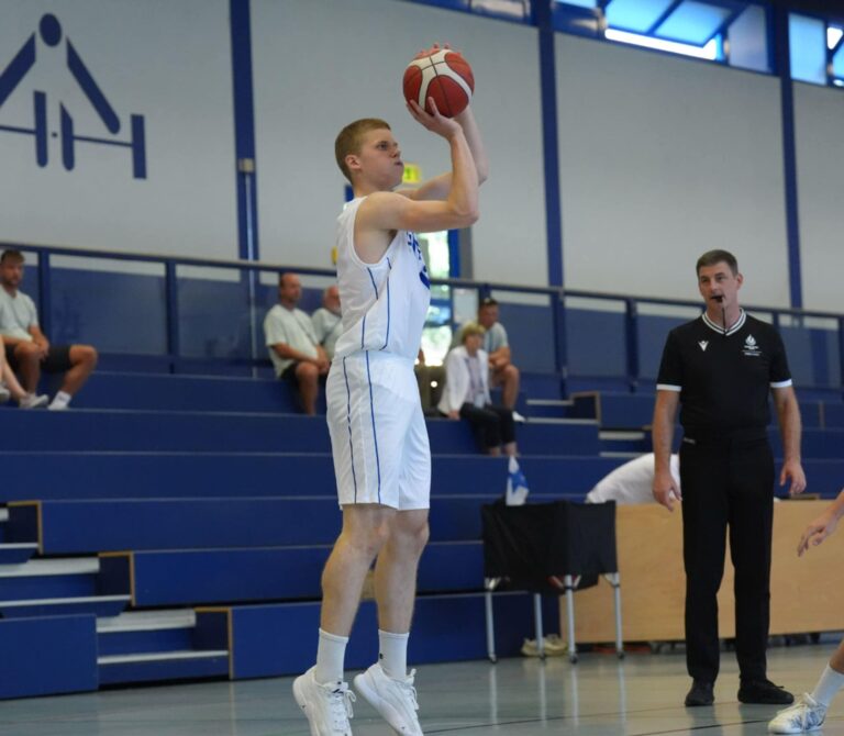 Miesten universiadijoukkue taivutti Tshekin scrimmagessa