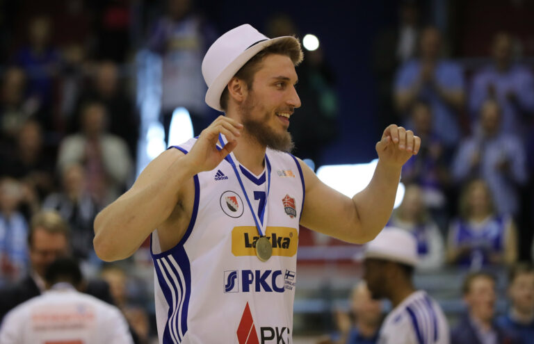 Atte Perttu kaksivuotisella sopimuksella Ura Basketiin