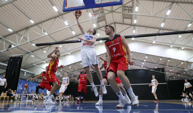 Lahti Basketballin Robert Bärlund Augustan yliopistoon