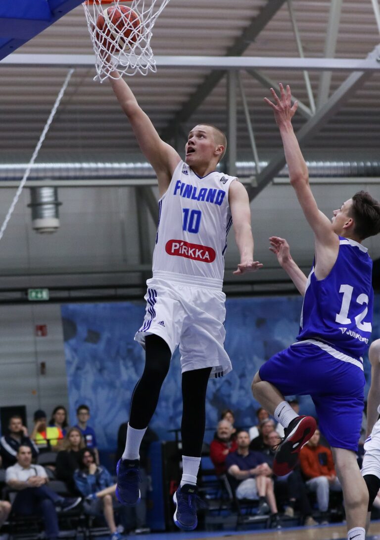 16-vuotiaille pojille EYOF-pronssia, 18-vuotiaat peittosivat Liettuan