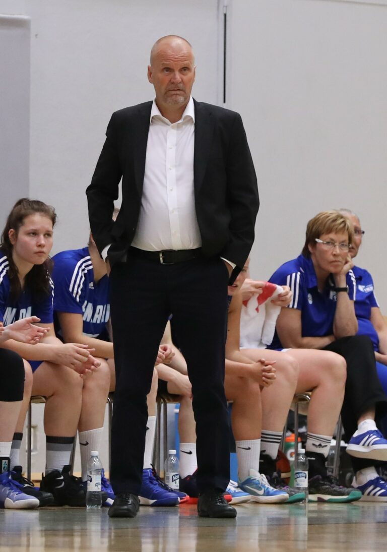 Salminen nimesi 17 pelaajaa Susiladiesin marraskuun EM-karsintaikkunaan