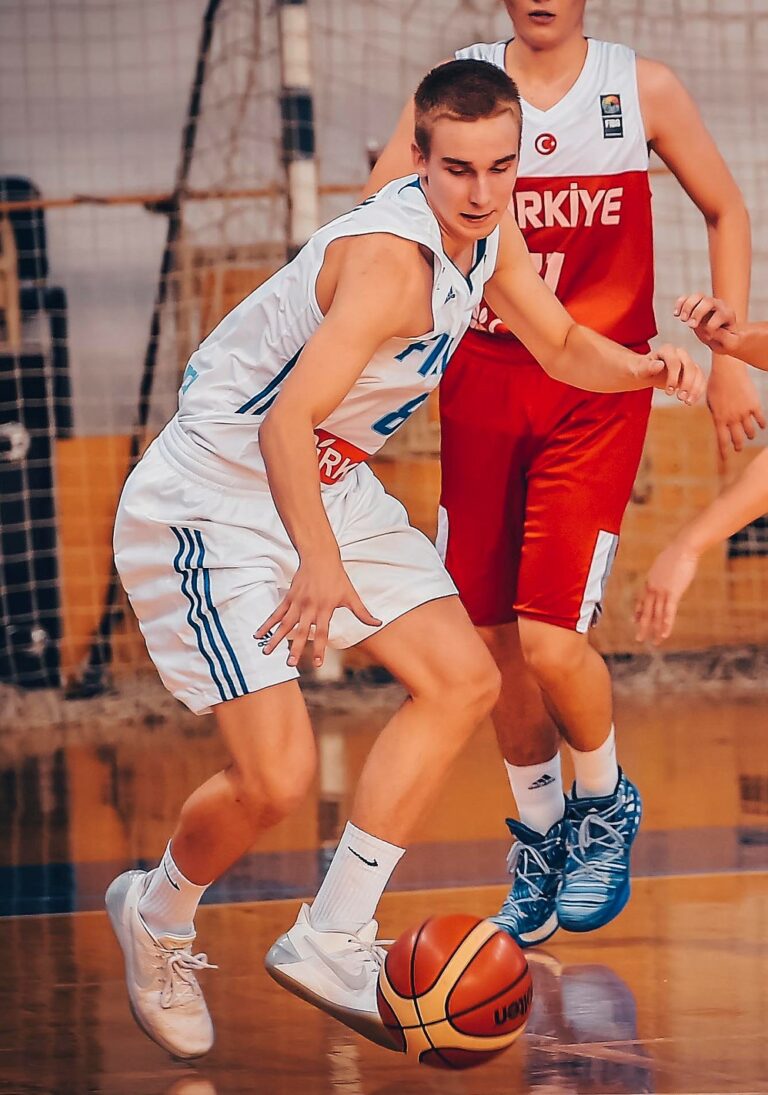 Suomen 16-vuotiailla pojilla korintekovaikeuksia, Italia voittoon EM-kisoissa
