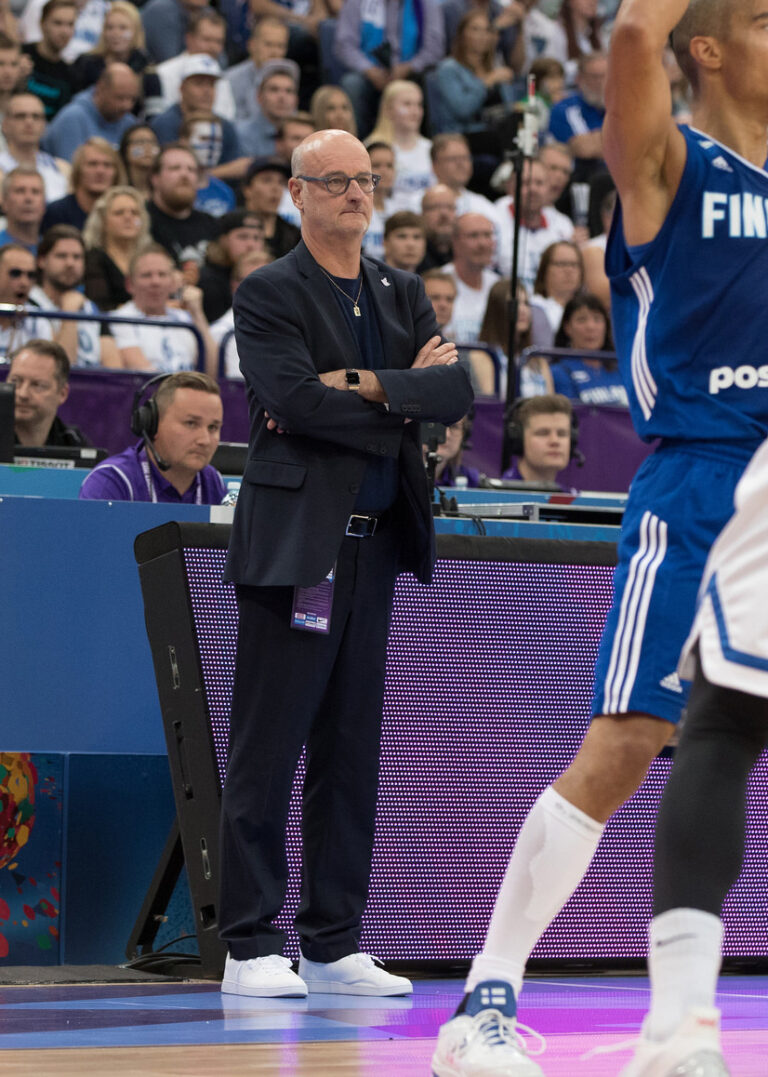 Susijengi 14 miehen rintamana Bulgariaan