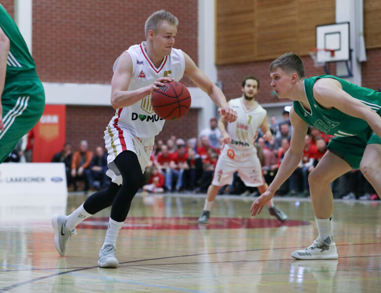 Pyry Rainamaa jatkaa Ura Basketissa, Mikael Sandberg uusi kiinnitys