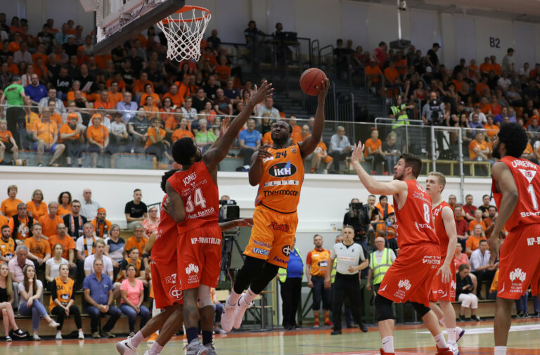 Flenard Whitfield KTP-Basketiin