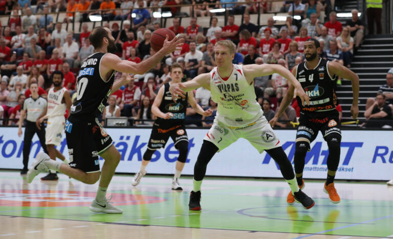 Korisliiga 2018-19 ennakko 1/3: Viime kauden finalistit ottavat varaslähdön kauteen – Ottelu sunnuntaina suorana Yle TV2:lla