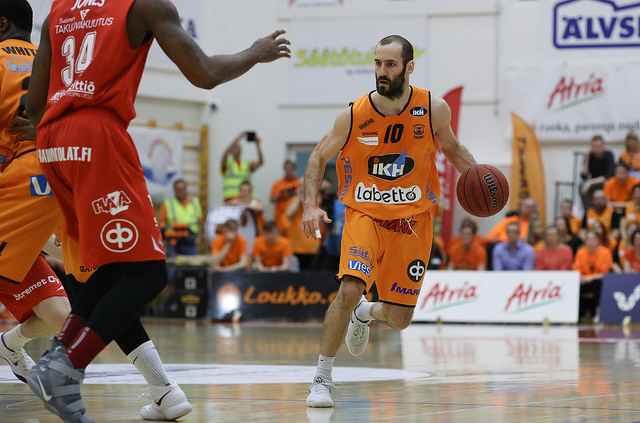 Karhu Basket voiton päähän Korisliigan mestaruudesta