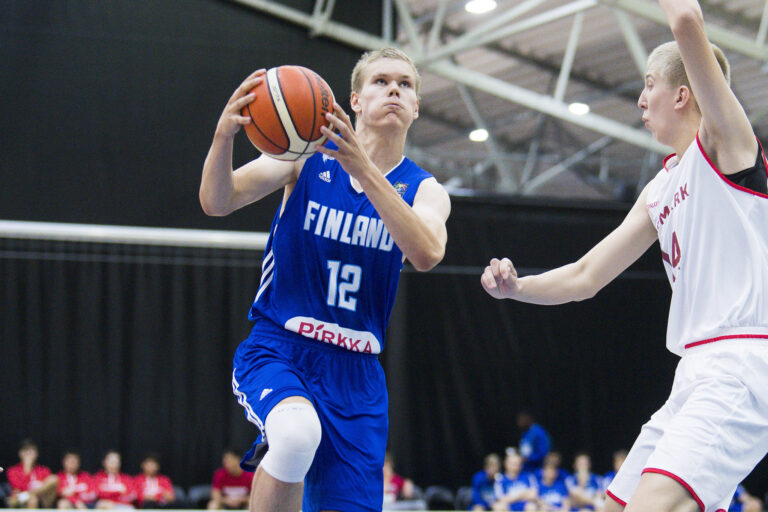Suomen 16-vuotiaat pojat pistivät Puolan tiukoille