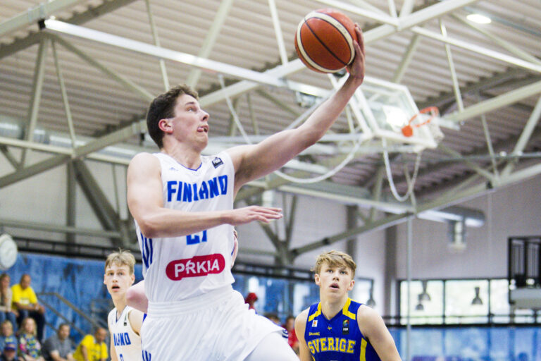 Suomen 18-vuotiaiden poikien maajoukkue valmiina EM-kisoihin