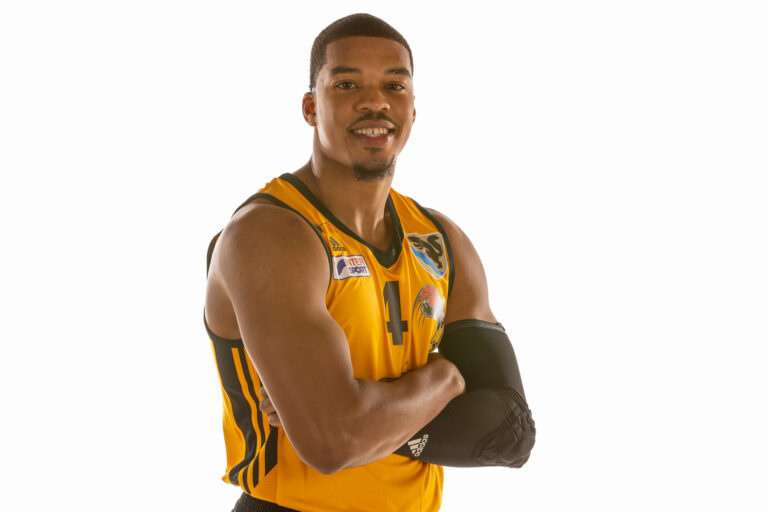 Juan Davis Jr. siirtyy BC Nokiasta Karhubasketiin