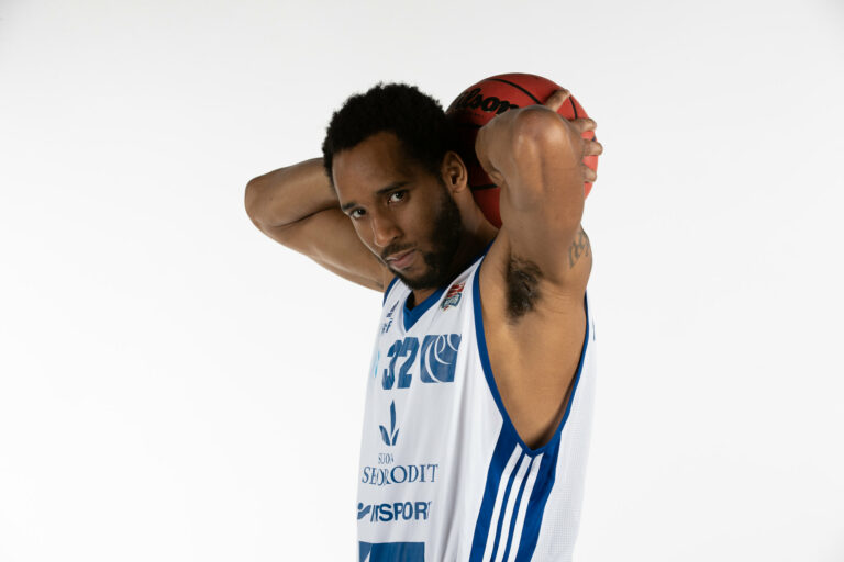 Rahlir Hollis-Jefferson palaa Joensuuhun