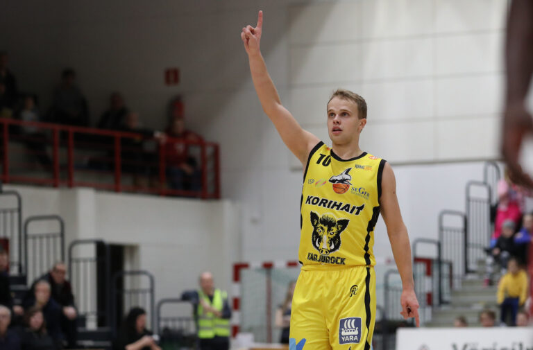 Korihait nappasi tärkeät sarjapisteet KTP-Basketin kustannuksella