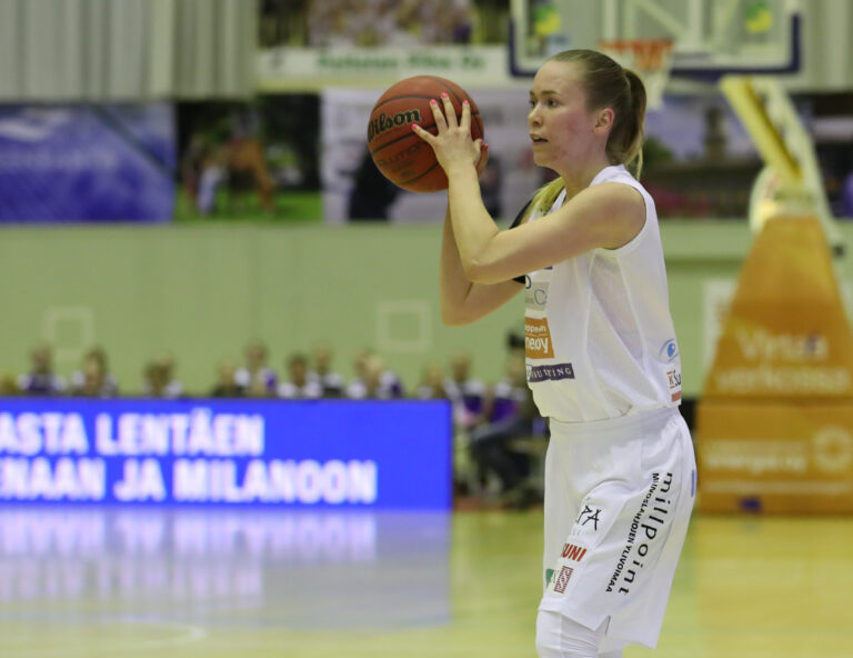 Karoliina Rytkönen palaa Catziin