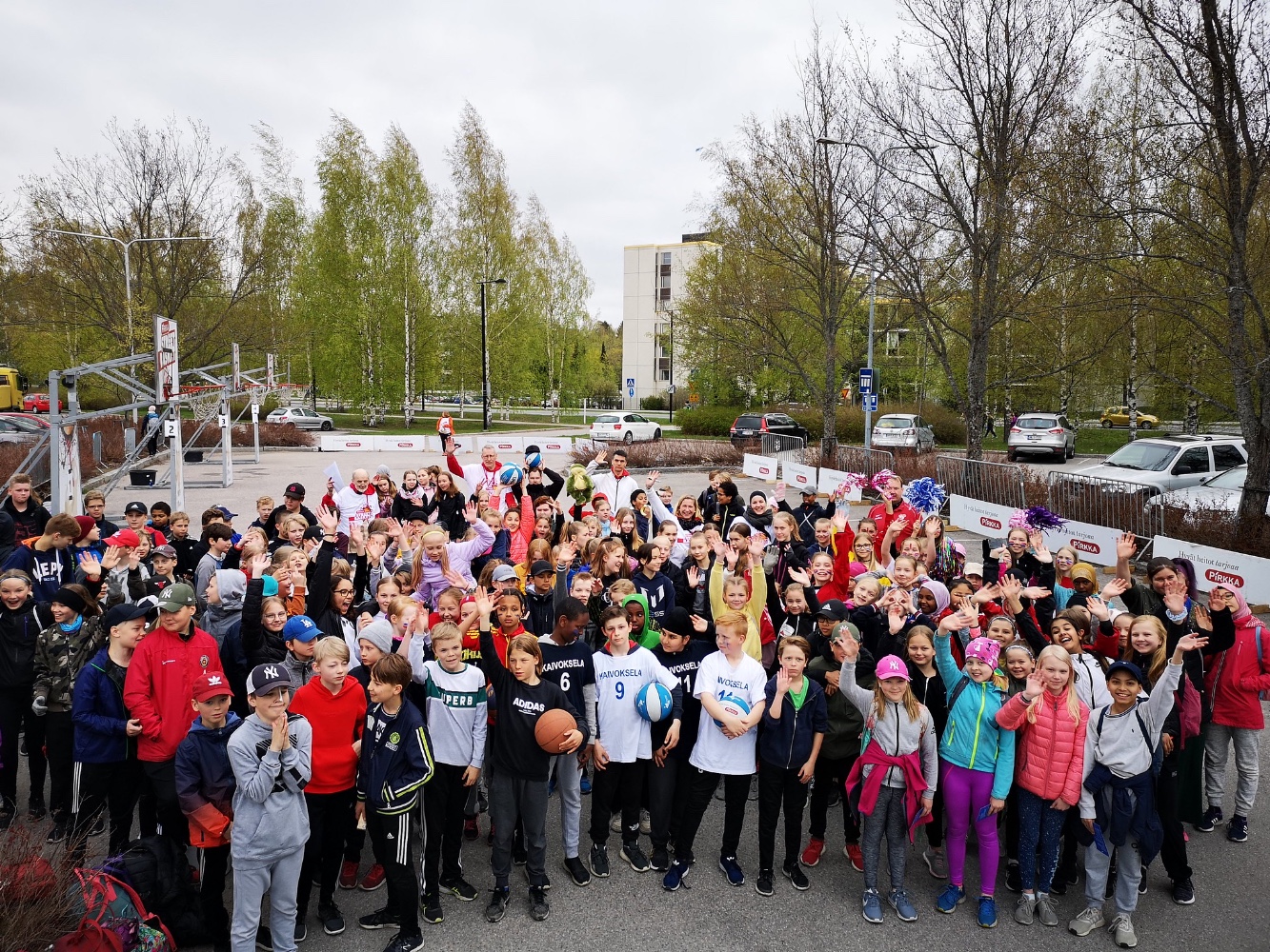 Pirkka Street Basket -kiertue pysähtyi viime syksynä Myyrmäessä, jossa PuHu Juniorit järjesti upean tapahtuman pilvisestä säästä huolimatta. Kuva: Veera Sääski/Koripalloliitto